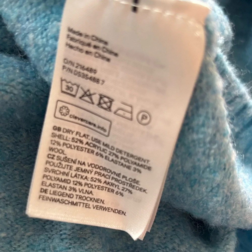 H&M Light Blue V-Neck Sweater (XS)